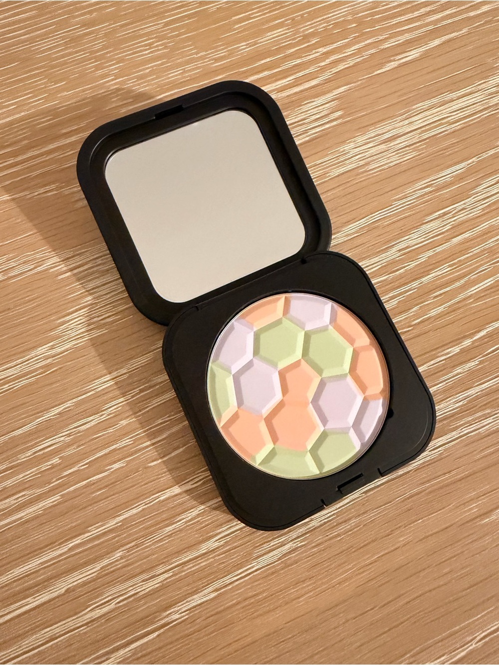 Laura Geller Color-Correcting Setting Powder — Pastel Green / Peach / Lavender